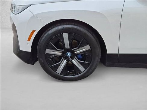 Used 2023 BMW iX xDrive50 w/ Premium Package AWD/4WD image 23