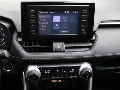 Used 2019 Toyota RAV4 XLE AWD/4WD image 17