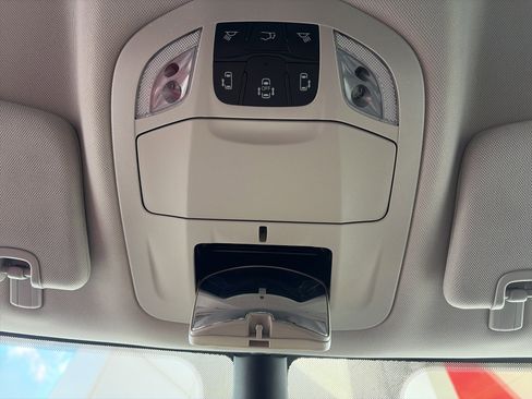 Used 2024 Chrysler Pacifica Touring-L image 25