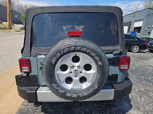 Used 2014 Jeep Wrangler Unlimited Sahara w/ Connectivity Group image 7