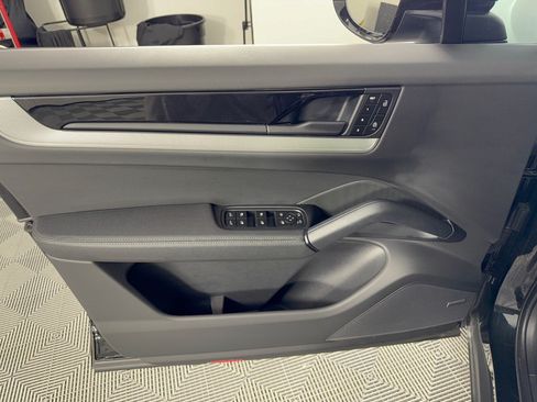 Certified 2026 Porsche Cayenne AWD/4WD image 14