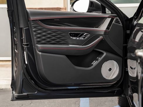 Certified 2023 Bentley Flying Spur W12 image 17