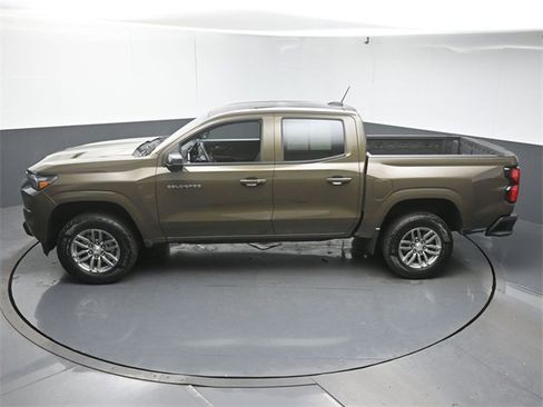 Used 2024 Chevrolet Colorado LT w/ LT Convenience Package III image 42