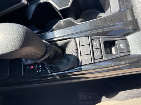 Used 2025 Toyota Camry LE image 12