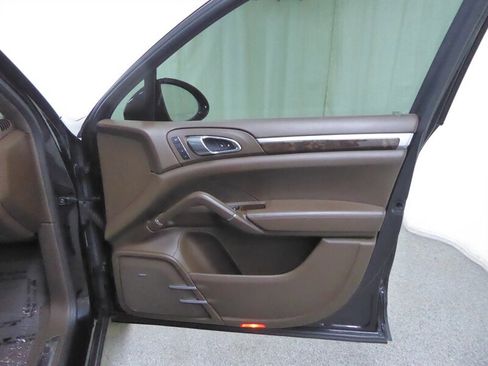 Used 2015 Porsche Cayenne Turbo AWD/4WD image 26