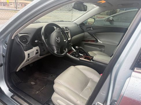 Used 2007 Lexus IS 250 w/ Luxury Plus Pkg RWD image 2