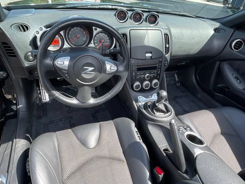 Used 2010 Nissan 370Z Touring RWD image 16