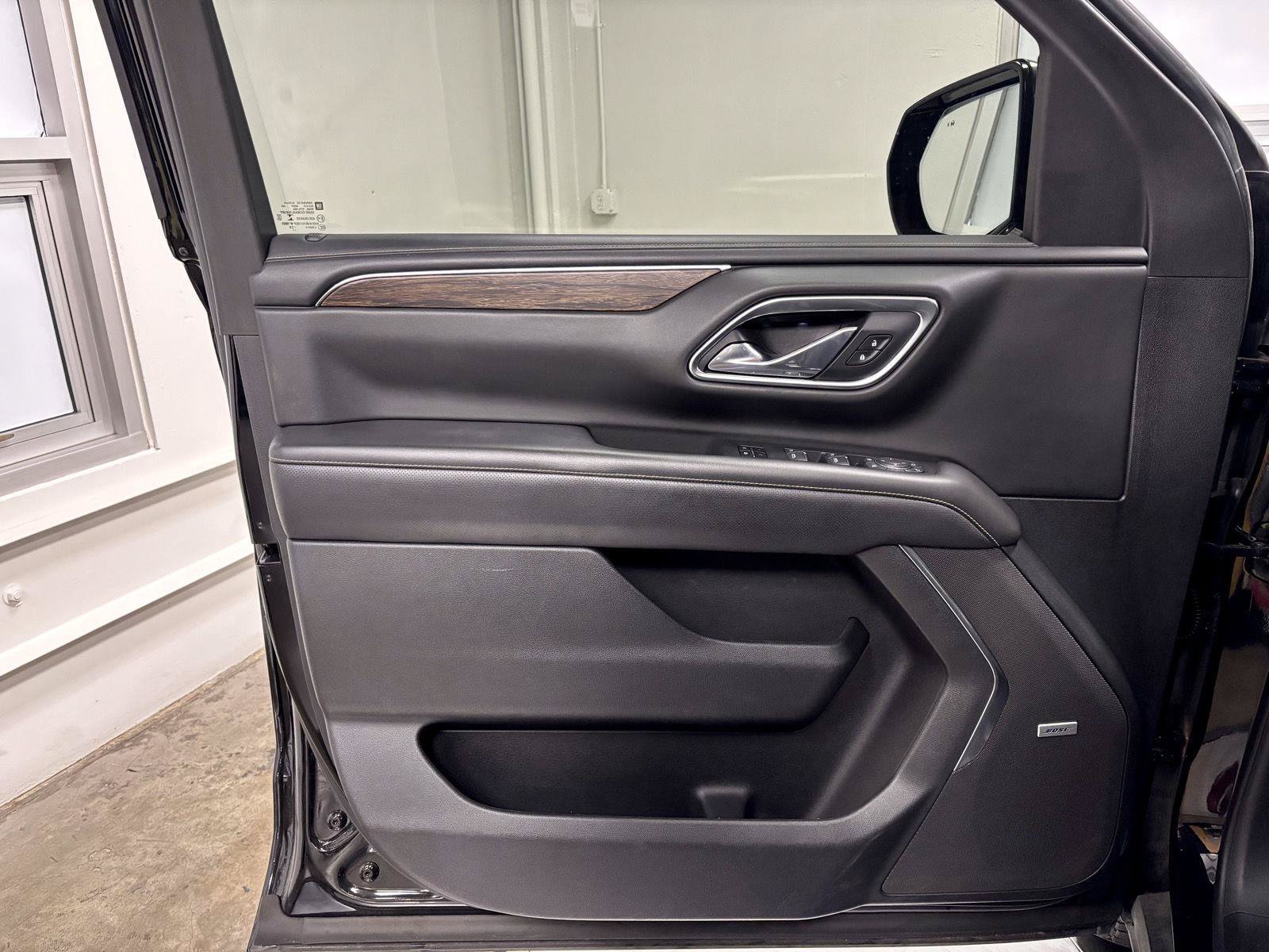 Used 2021 Chevrolet Tahoe Premier w/ Premium Package RWD image 13