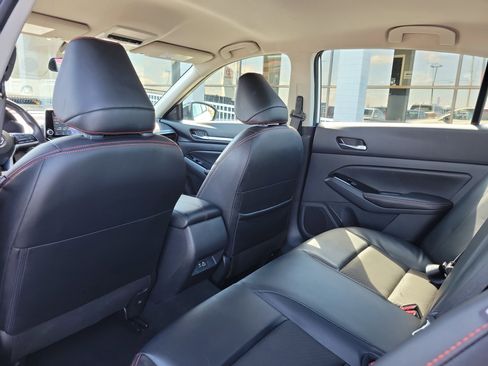 Used 2025 Nissan Altima 2.5 SR FWD image 14