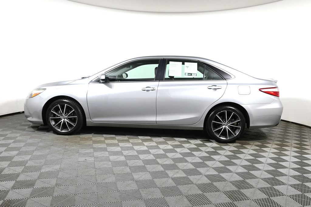 Used 2016 Toyota Camry XSE w/ Moonroof Package FWD image 2