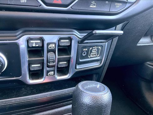 Used 2023 Jeep Gladiator Overland AWD/4WD image 27