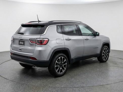 Used 2025 Jeep Compass Trailhawk image 7