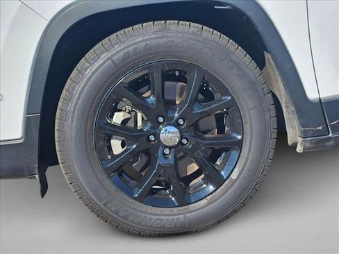 Used 2021 Jeep Cherokee Limited image 22