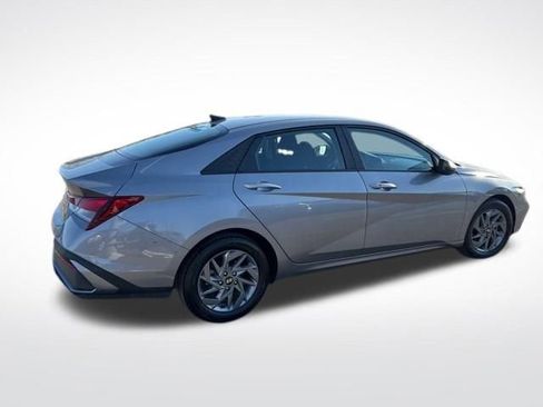 Used 2024 Hyundai Elantra SEL image 5
