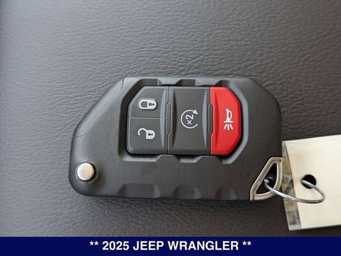 Used 2025 Jeep Wrangler Unlimited Sahara w/ Technology Group AWD/4WD image 32