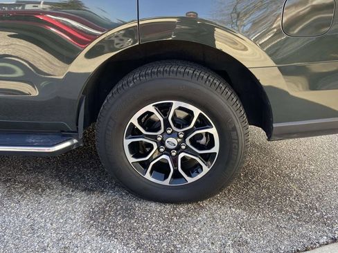 Used 2023 Ford Expedition XLT image 9