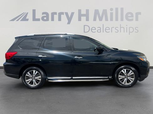 Used 2017 Nissan Pathfinder SV w/ Trailer Tow Package AWD/4WD image 7
