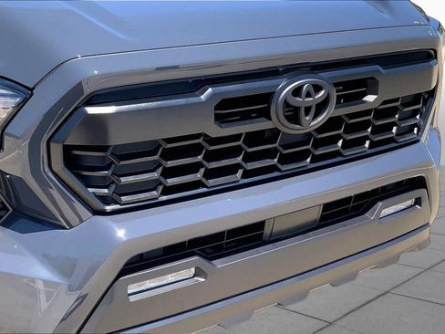 Used 2025 Toyota Tacoma TRD Off-Road AWD/4WD image 31