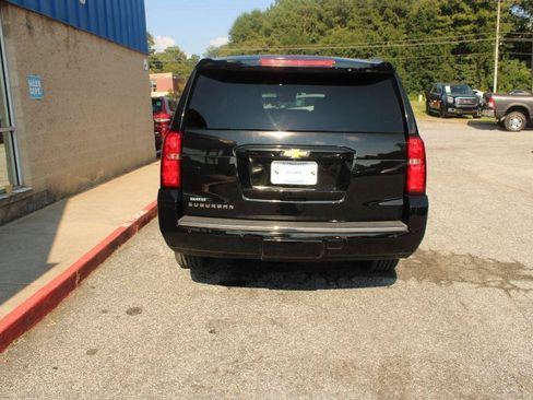 Used 2015 Chevrolet Suburban LTZ RWD image 5