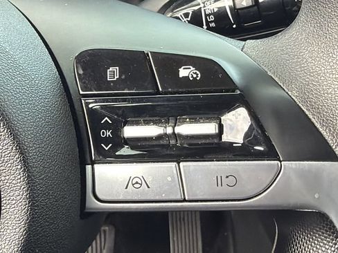 Used 2024 Hyundai Elantra SEL FWD image 25