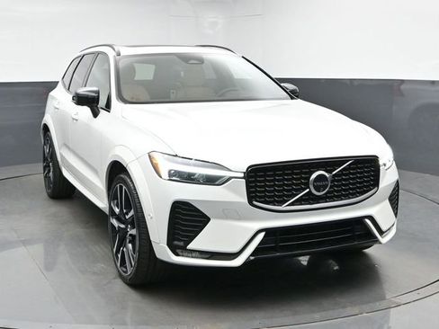 Used 2024 Volvo XC60 B5 Ultimate AWD/4WD image 2