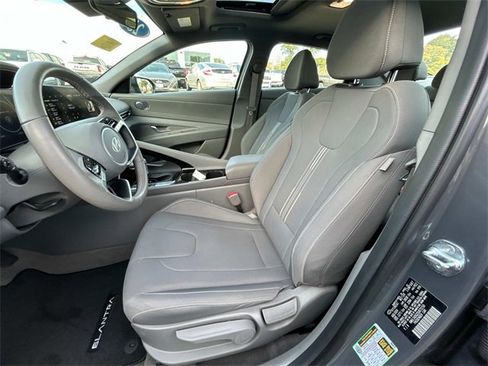 Certified 2025 Hyundai Elantra SEL image 18