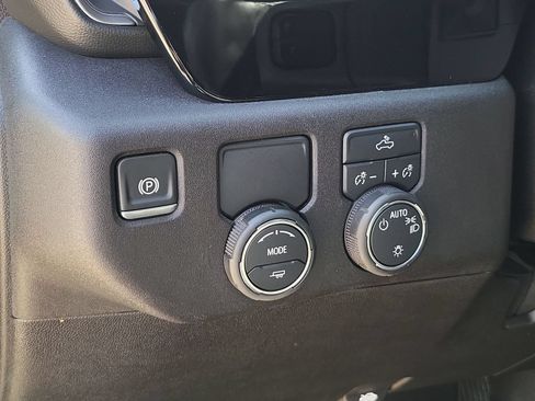 Used 2025 Chevrolet Silverado 1500 LT RWD image 17