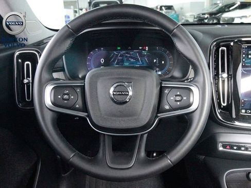 Certified 2025 Volvo XC40 B5 Core image 8