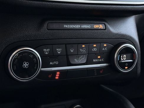 Used 2020 Ford Escape SE image 22