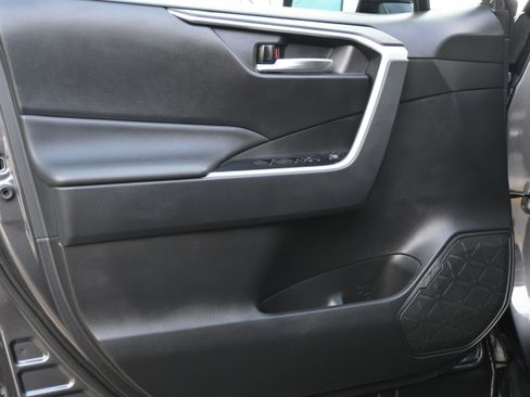 Used 2024 Toyota RAV4 SE image 14