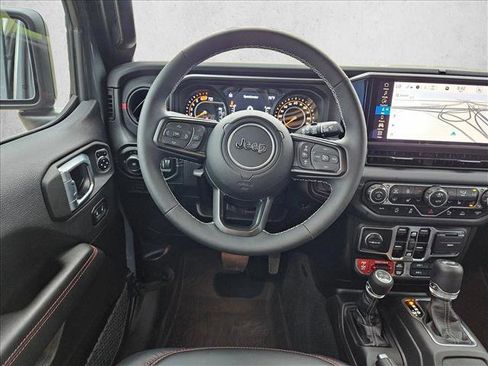 Used 2025 Jeep Wrangler Unlimited Rubicon image 11