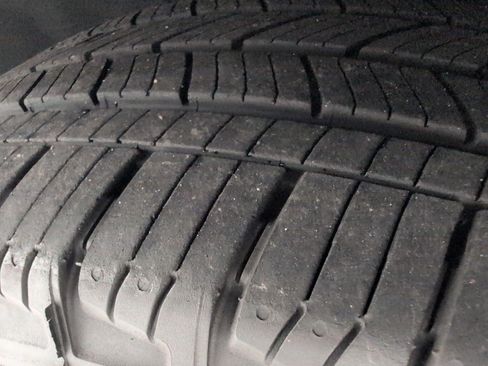 Used 2024 Ford Explorer XLT w/ Equipment Group 202A AWD/4WD image 4