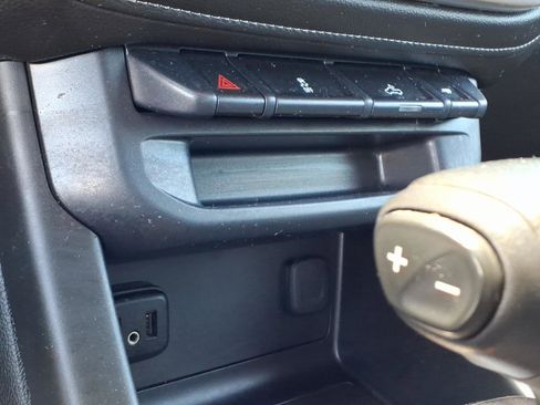 Used 2019 GMC Canyon SLE w/ Elevation Edition AWD/4WD image 14