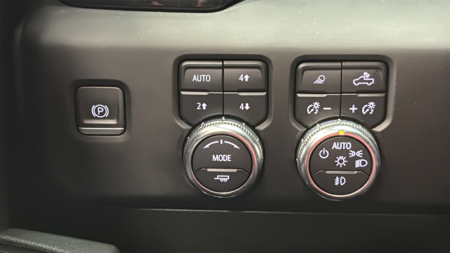 Used 2022 GMC Sierra 1500 AT4 w/ AT4 Preferred Package AWD/4WD image 30