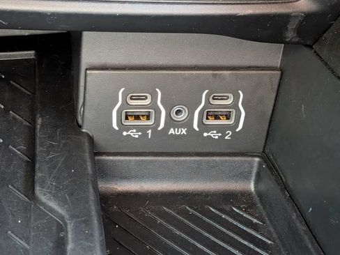 Used 2025 Chrysler Pacifica Limited FWD image 26