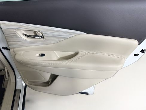 Used 2015 Nissan Murano Platinum w/ Cargo Package FWD image 29