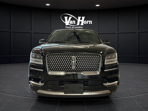 Used 2018 Lincoln Navigator Select AWD/4WD image 2