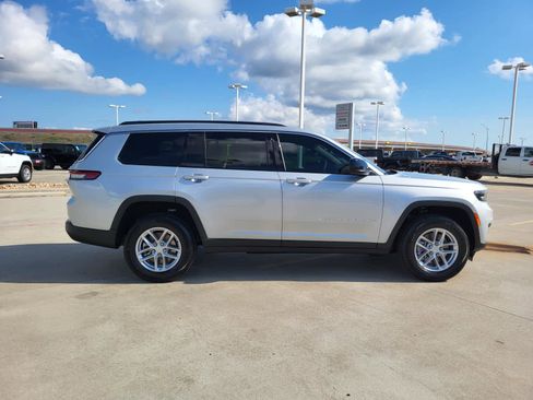 New 2025 Jeep Grand Cherokee L Laredo image 6