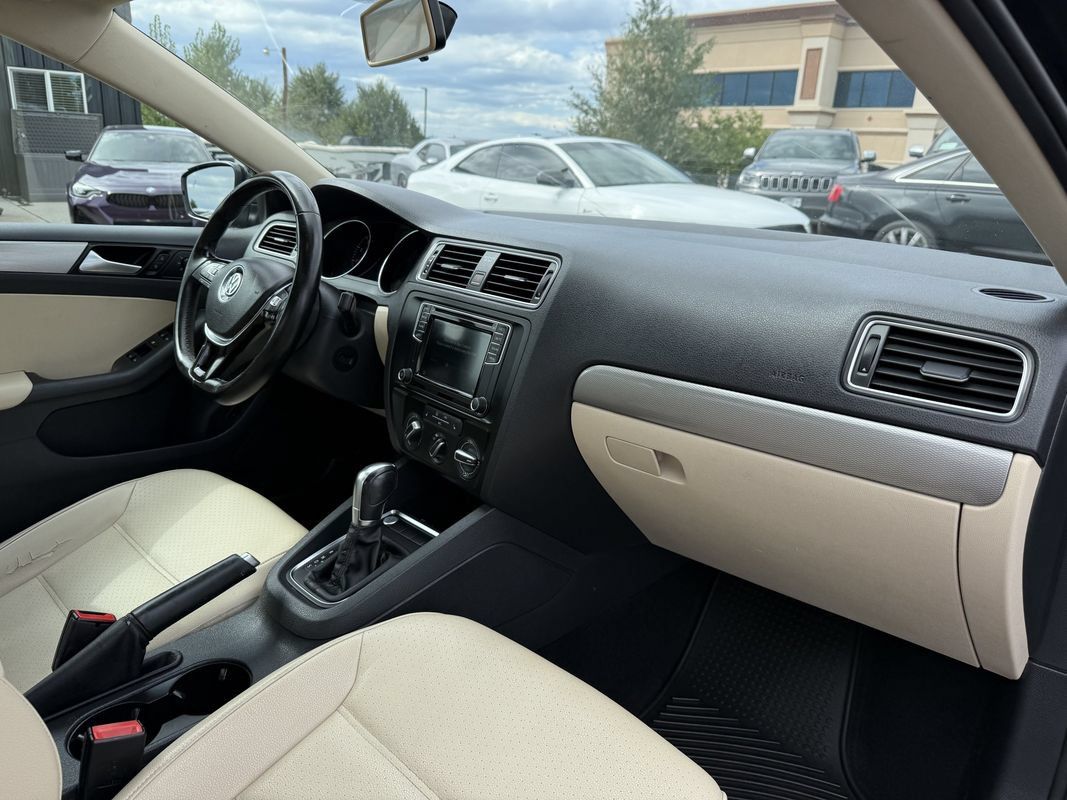 Used 2017 Volkswagen Jetta SE FWD image 28