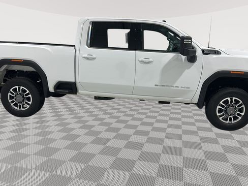 Used 2024 GMC Sierra 3500 SLE w/ SLE Value Package image 7