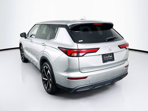 Used 2022 Mitsubishi Outlander ES image 5