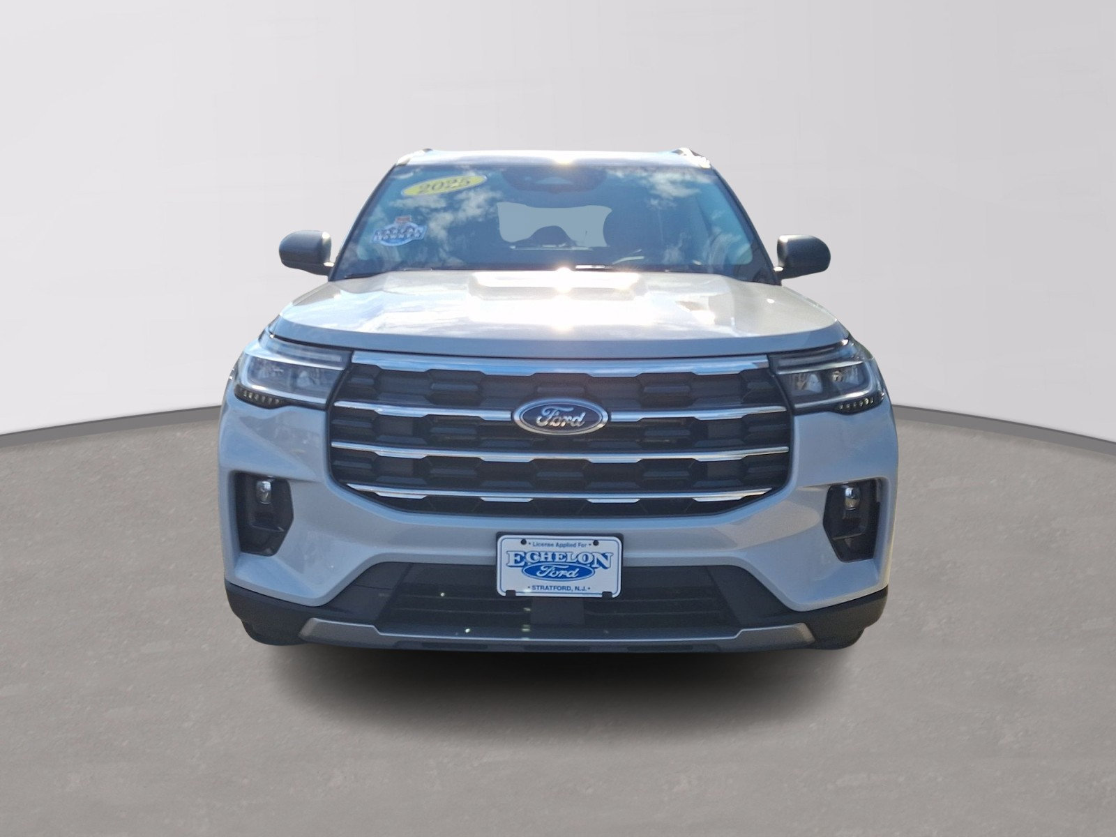 Used 2025 Ford Explorer Active w/ Active Comfort Package AWD/4WD image 2