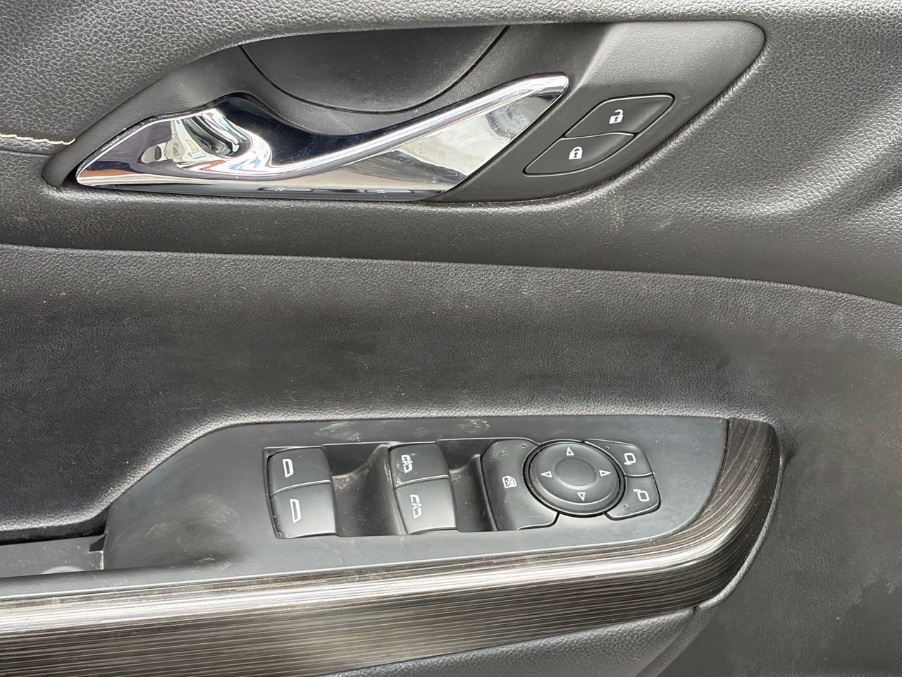 Used 2023 GMC Acadia SLT FWD image 6