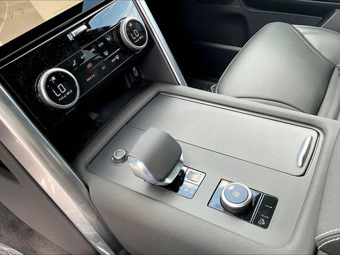 New 2026 Land Rover Discovery Dynamic SE AWD/4WD image 13