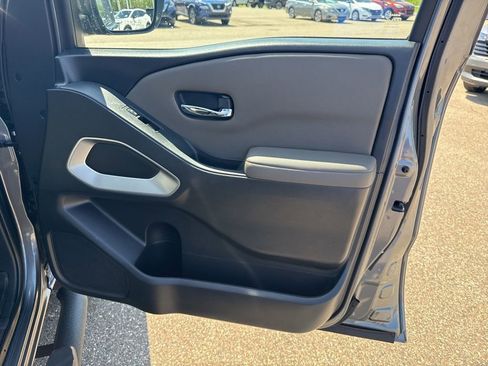 Used 2022 Nissan Frontier SV w/ Technology Package AWD/4WD image 23