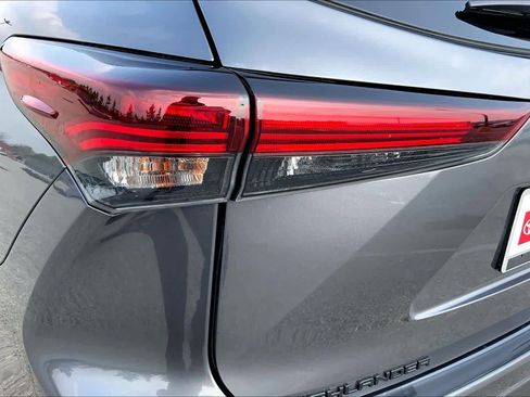 Certified 2025 Toyota Highlander XSE image 28