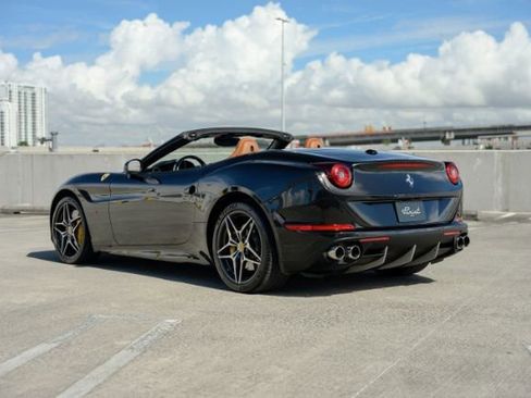 Used 2015 Ferrari California T RWD image 2