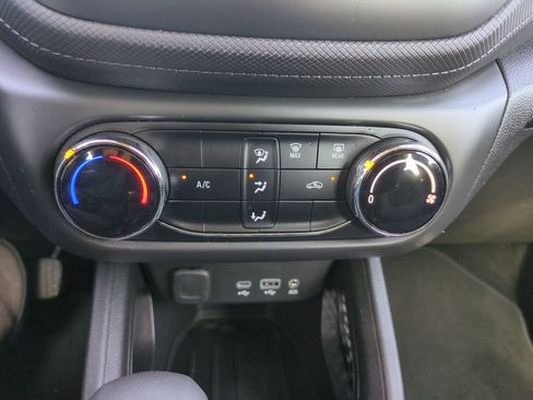 Used 2021 Chevrolet TrailBlazer LS image 25