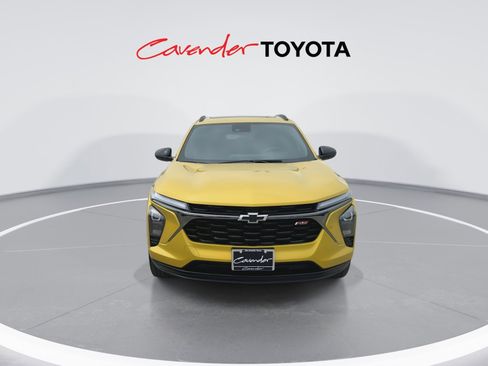 Used 2025 Chevrolet Trax RS w/ Sunroof Package FWD image 3