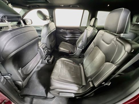 Used 2023 Jeep Grand Cherokee L Laredo image 24